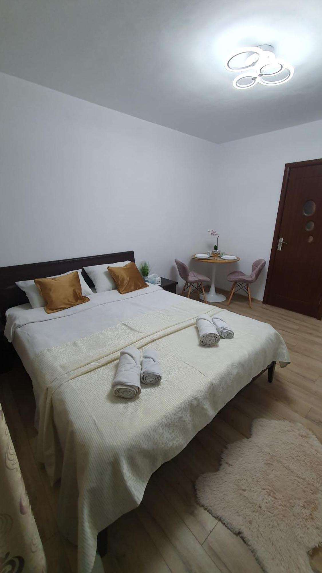 Janine Studio Brasov Bagian luar foto